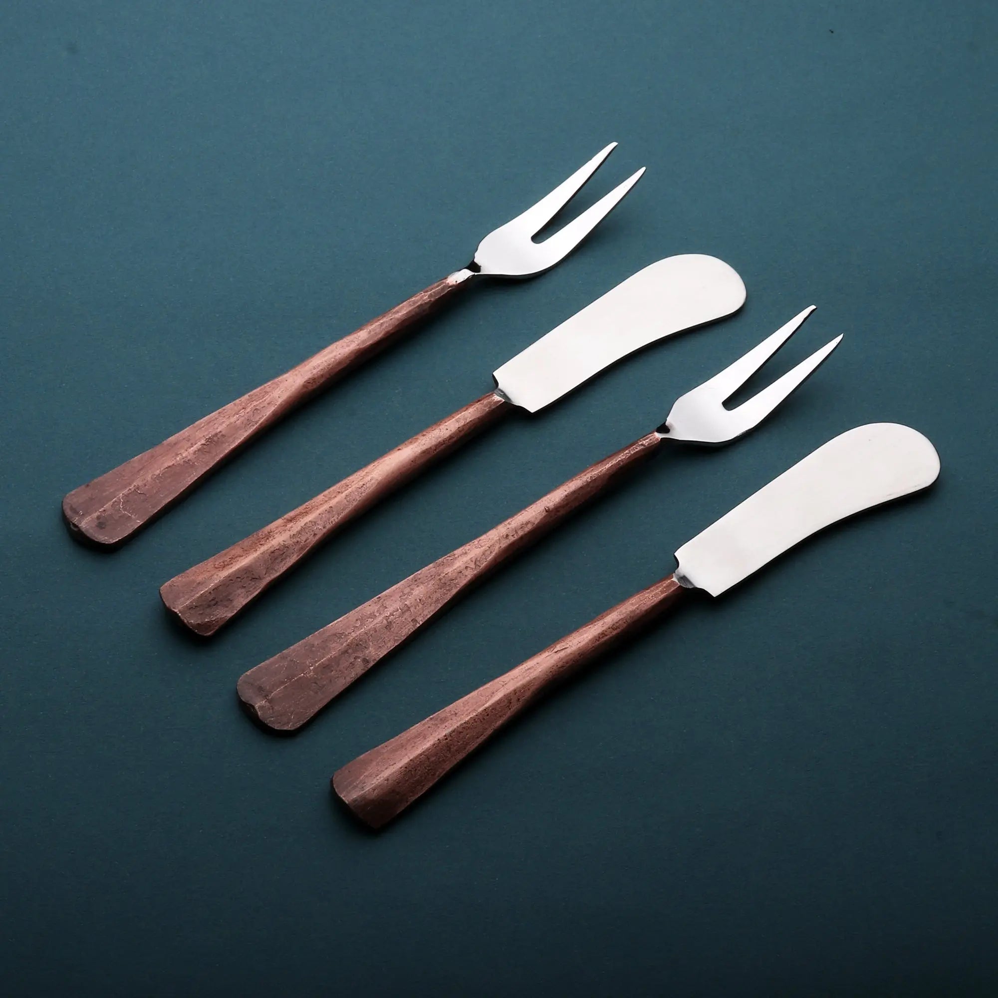 RIDGE PARTY ACCESSORIES - 4 PC. SET