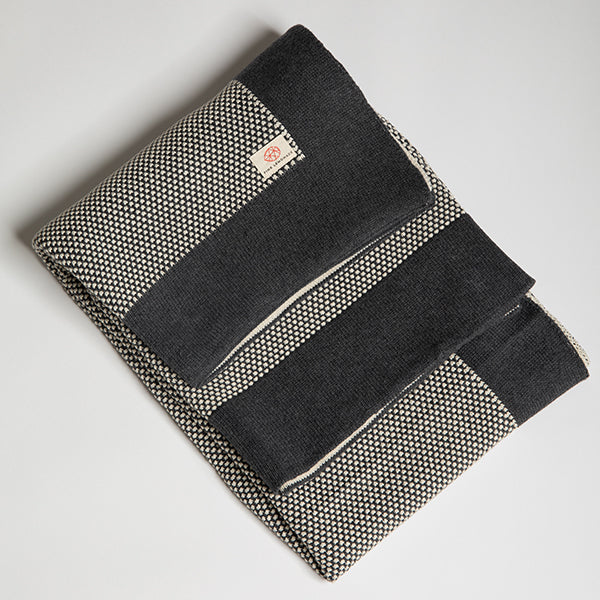 Eka Stipple Organic Cotton Throw Blanket