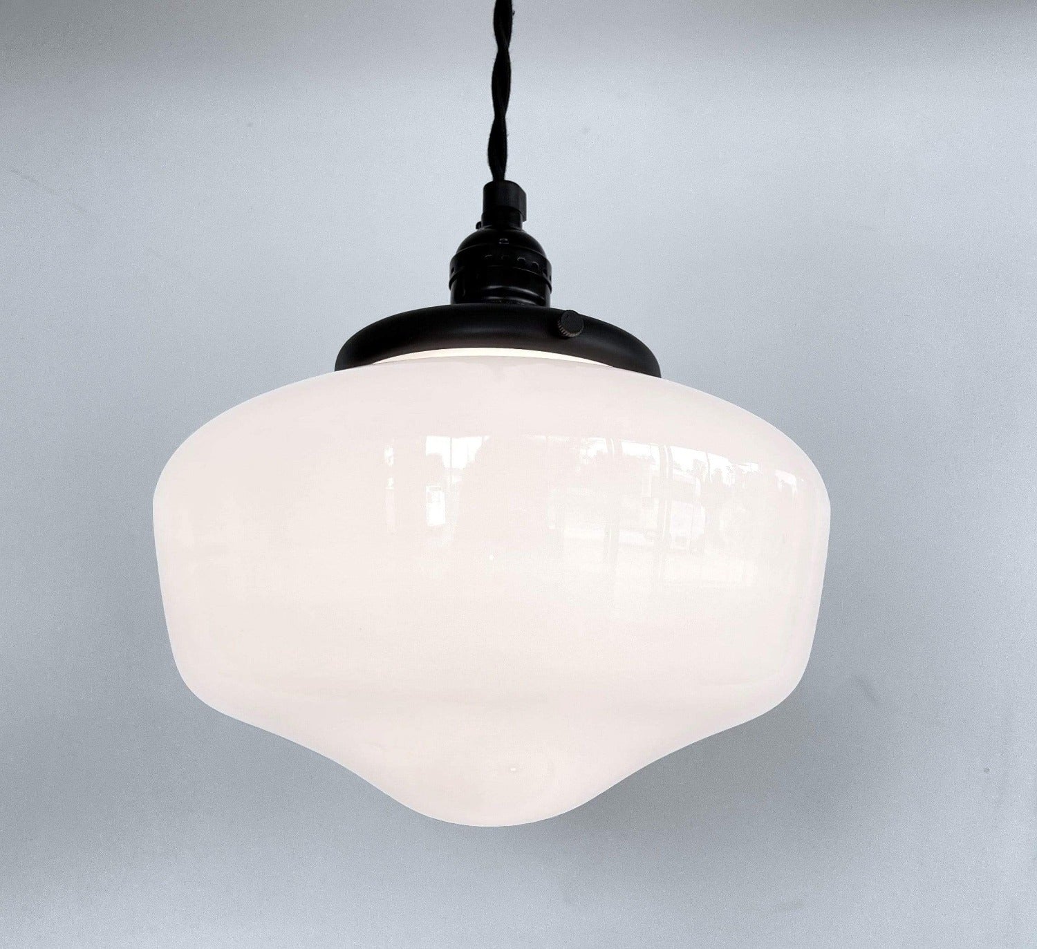 Schoolhouse Heritage Pendant Light - 9"