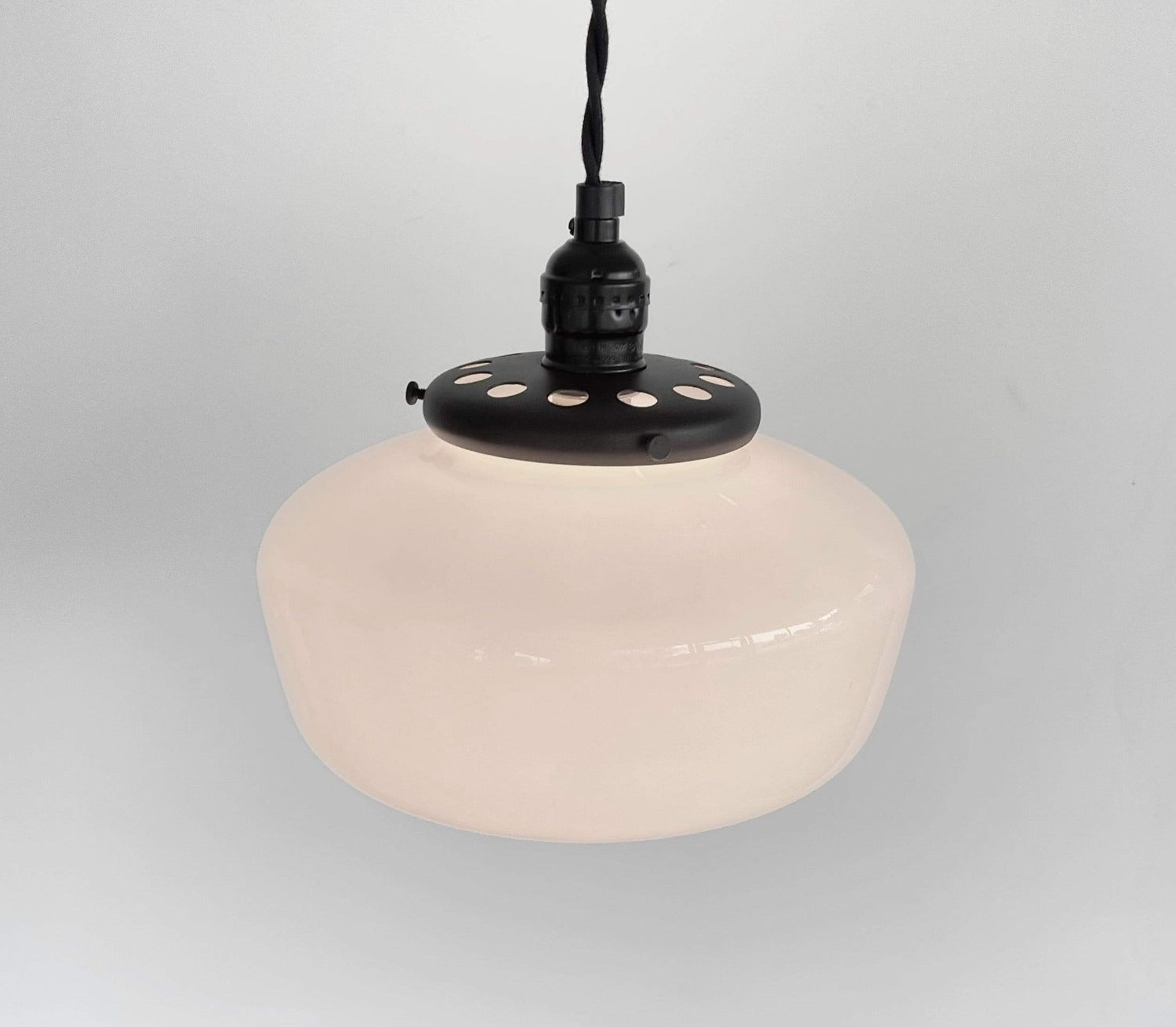 Schoolhouse Heritage Pendant Light - 9"