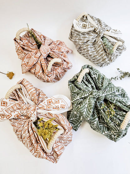 Bread Warmer &amp; Basket Gift Set with Tea Towel - Flower