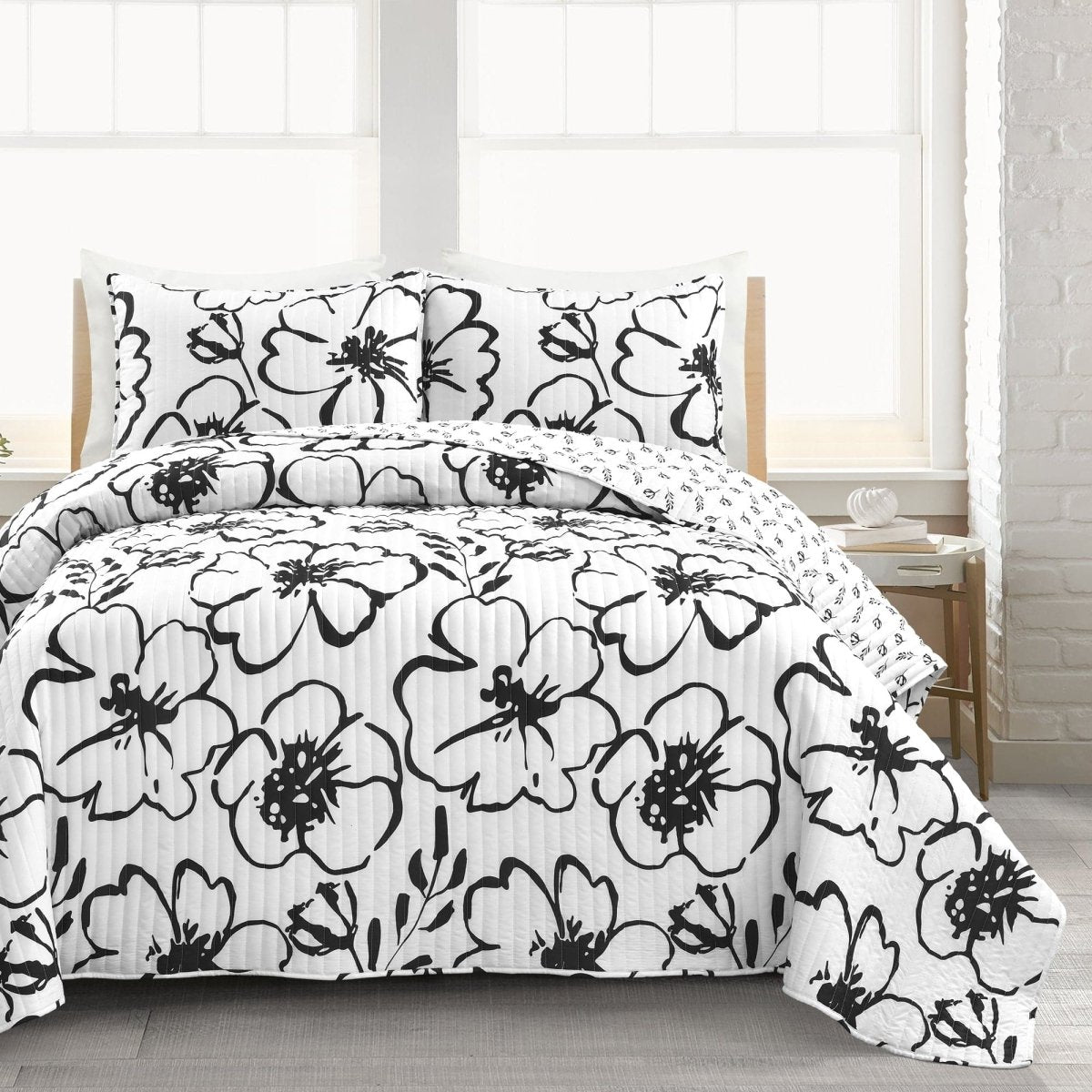 Scandinavian Reversible Floral Quilt 3 Piece Set - 2 Colors