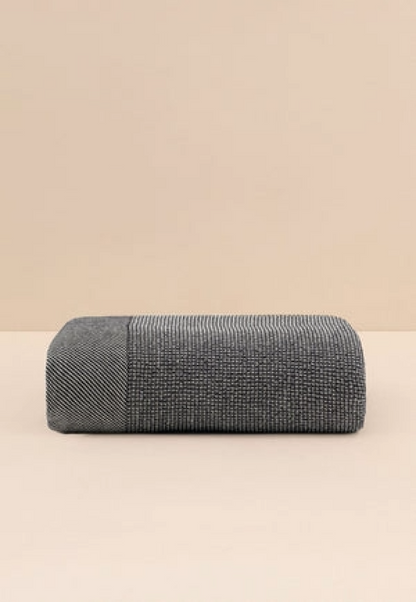 Pergamon Throw in Black