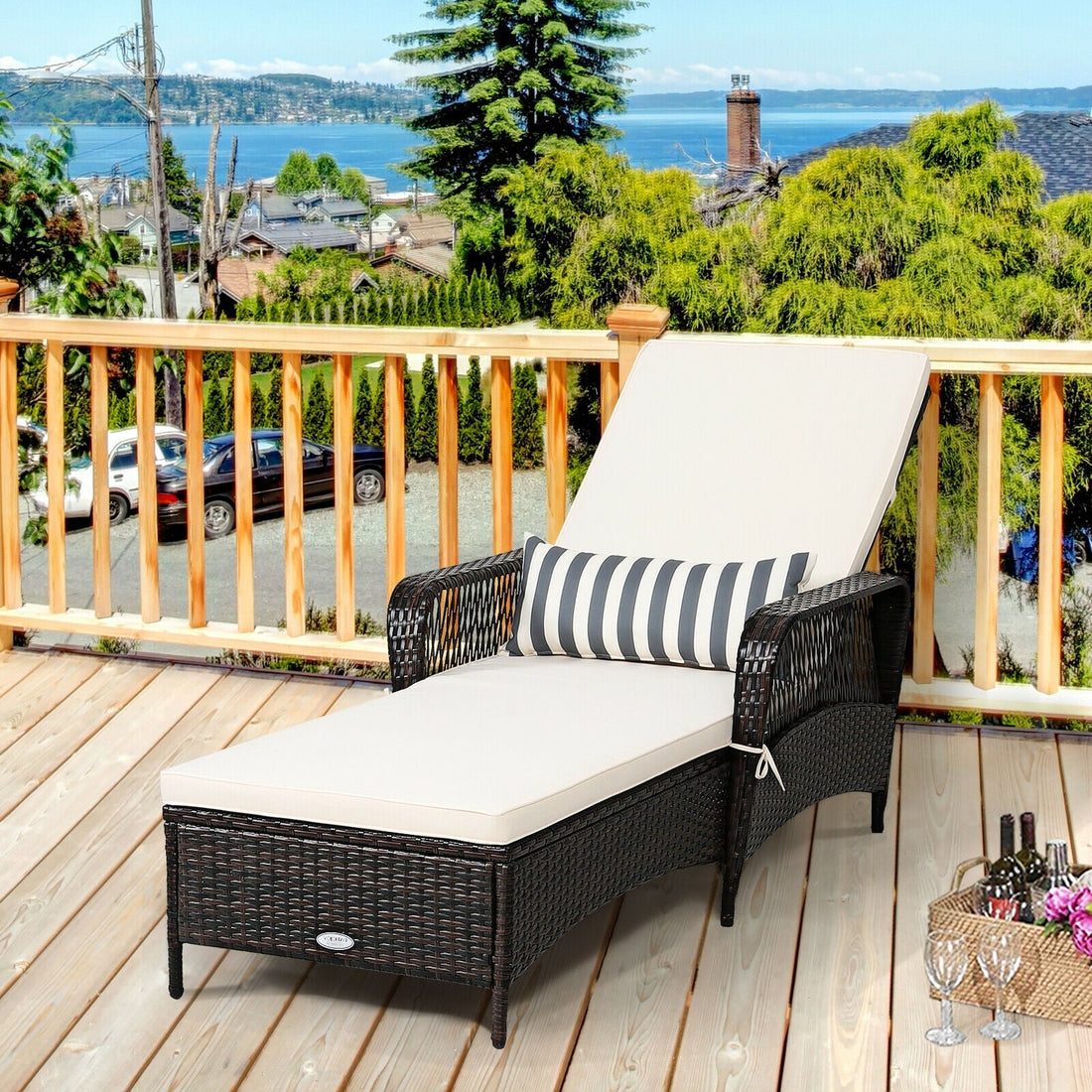 Outdoor Wicker Chaise Loung with Adjustable Backrest and Pillow