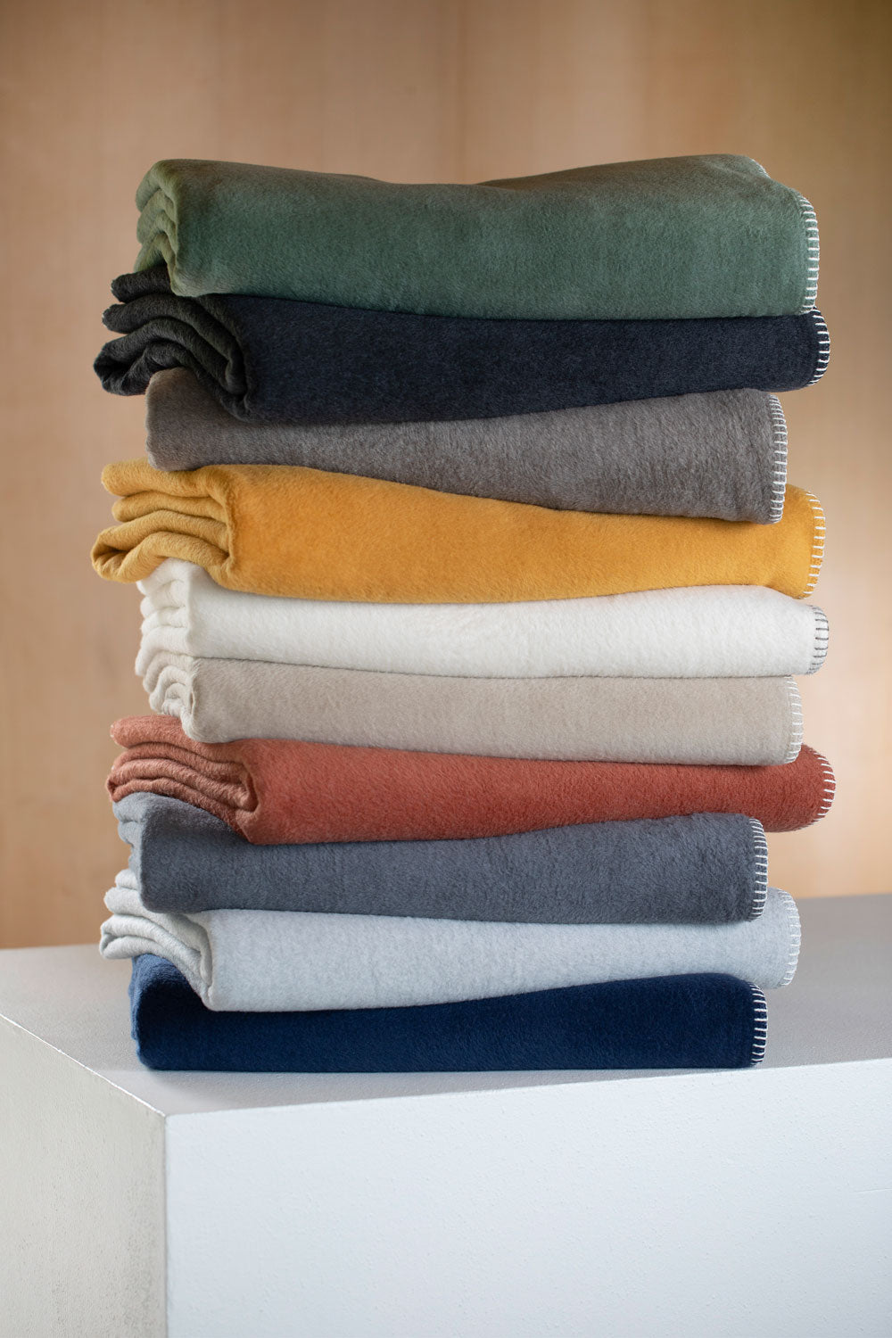 SAVONA throw solid