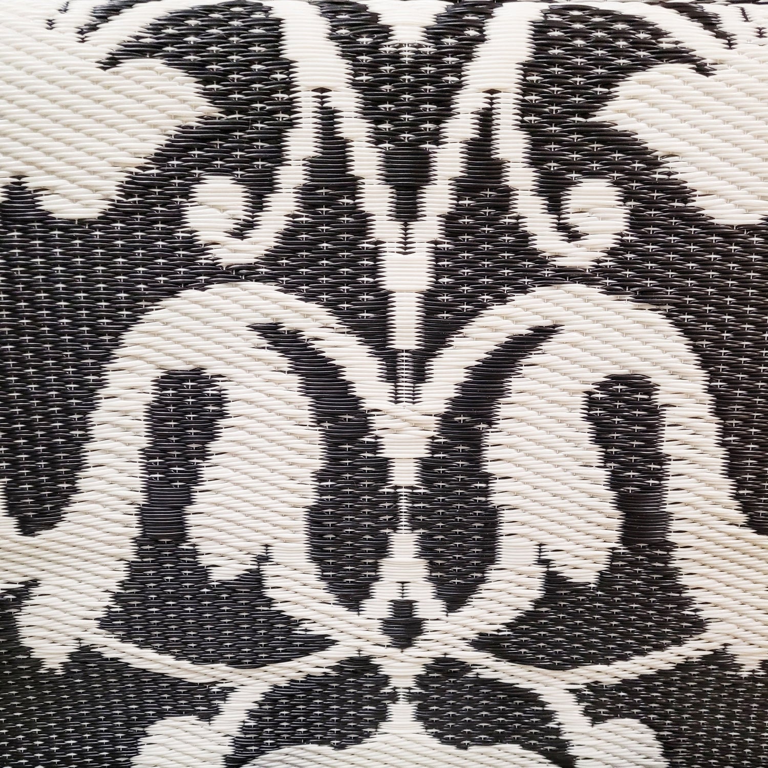 New Wrought Iron Black &amp; White Reversible Outdoor Mat