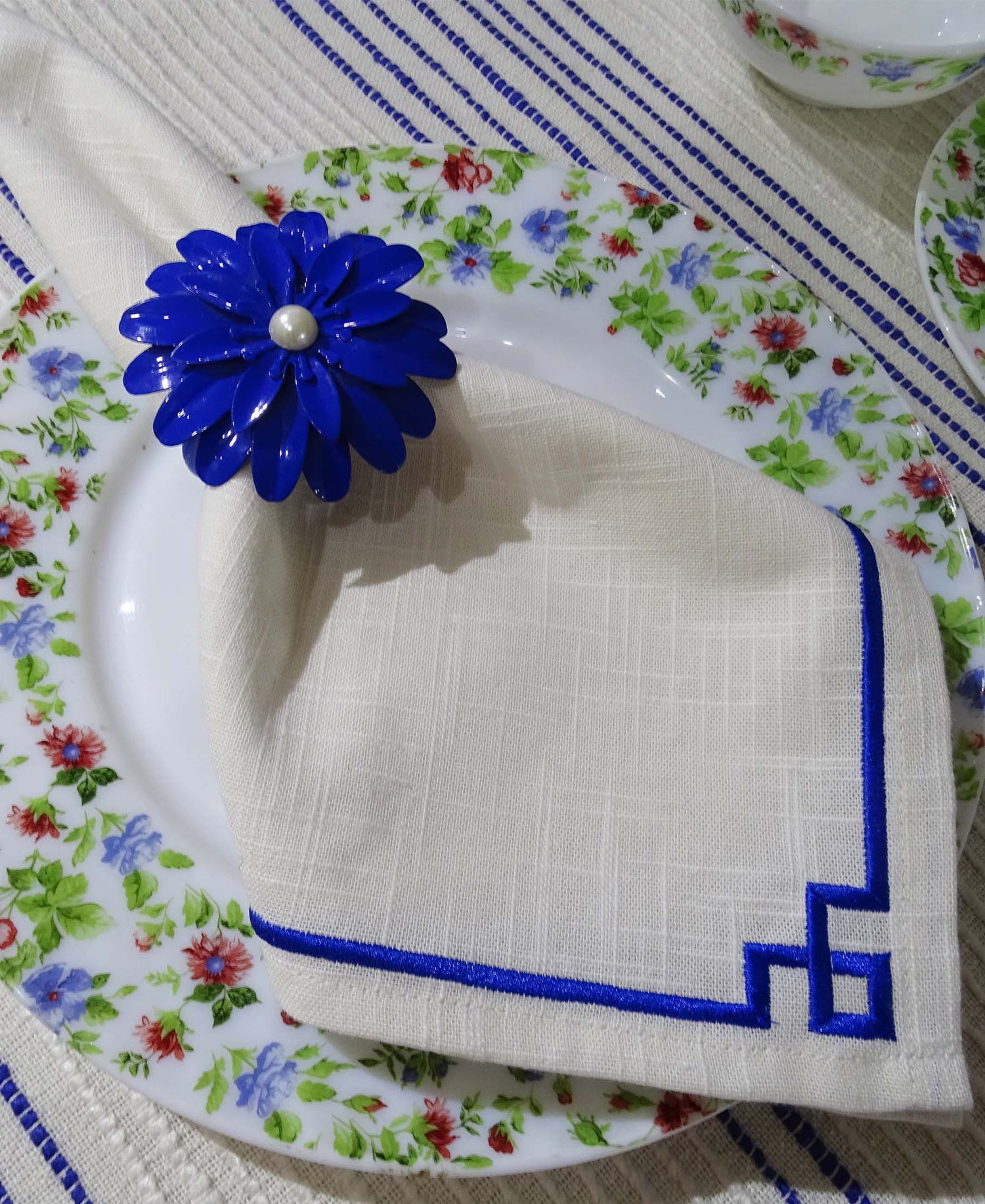 Set of 4 Cloth Napkins with Blue Embroidery