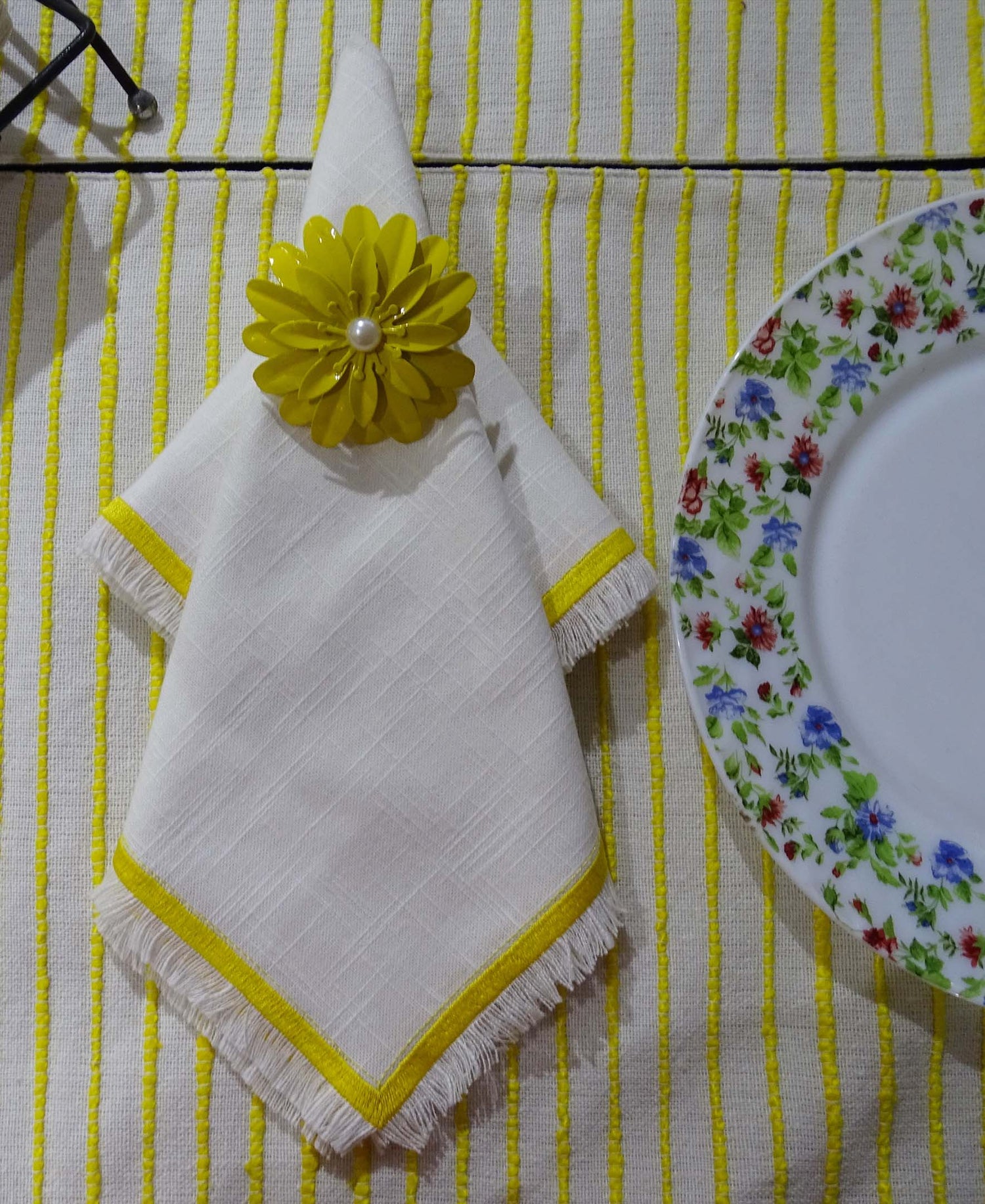 Set of 4 Cloth Napkins with Yellow Embroidery