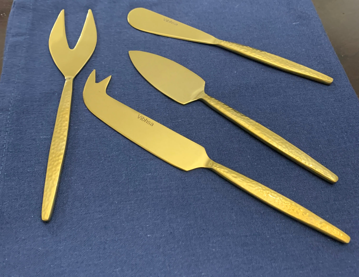 Set of 4 Stainless Steel Hammered Cheese Knives - Gold Finish