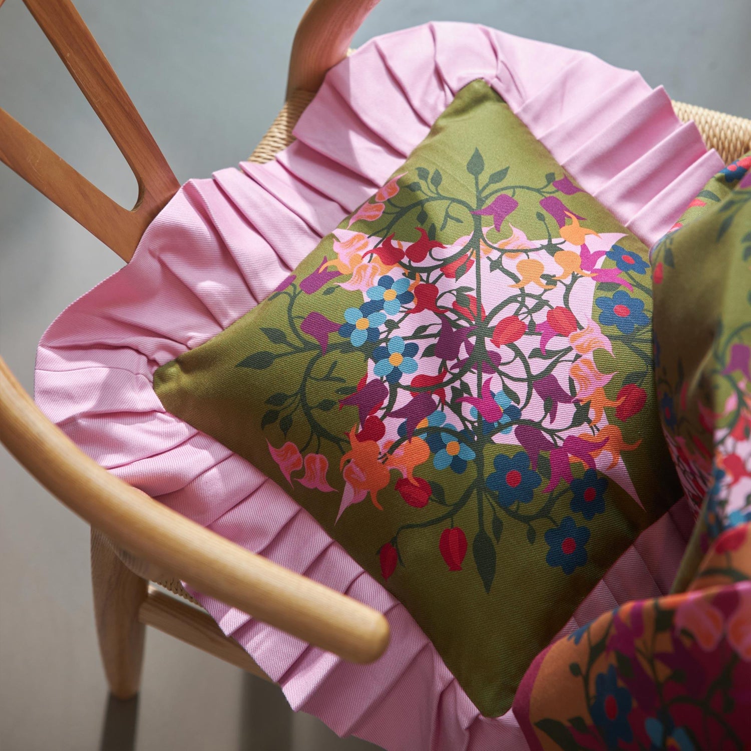 Ruffled Pillow Cover Blumen Green
