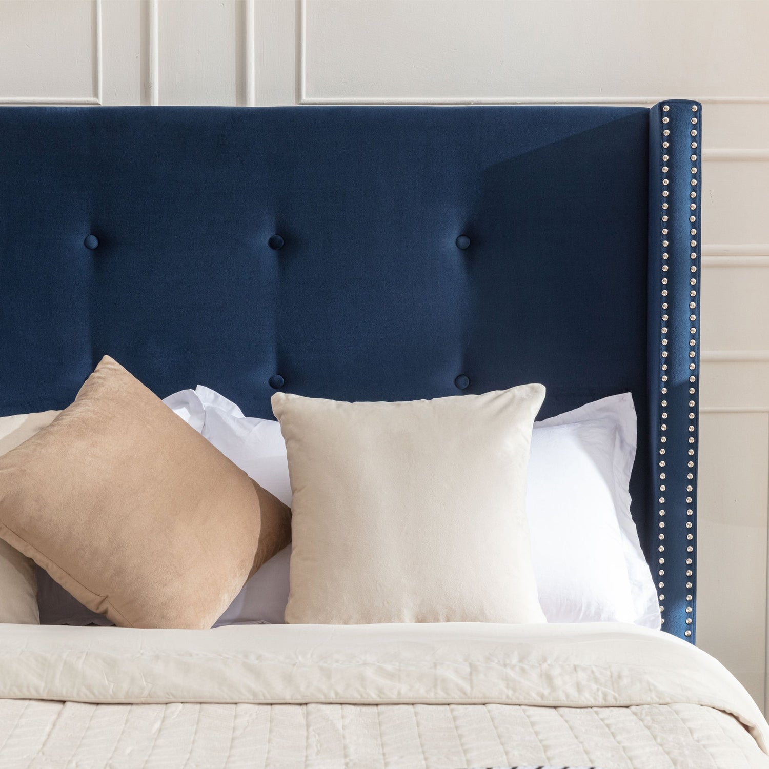 Peyton Upholstered Queen Bed in Blue Velvet