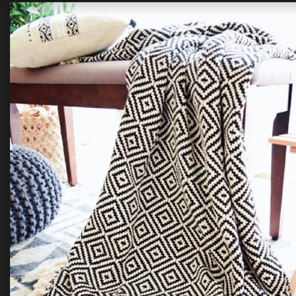 Marie Throw in Black