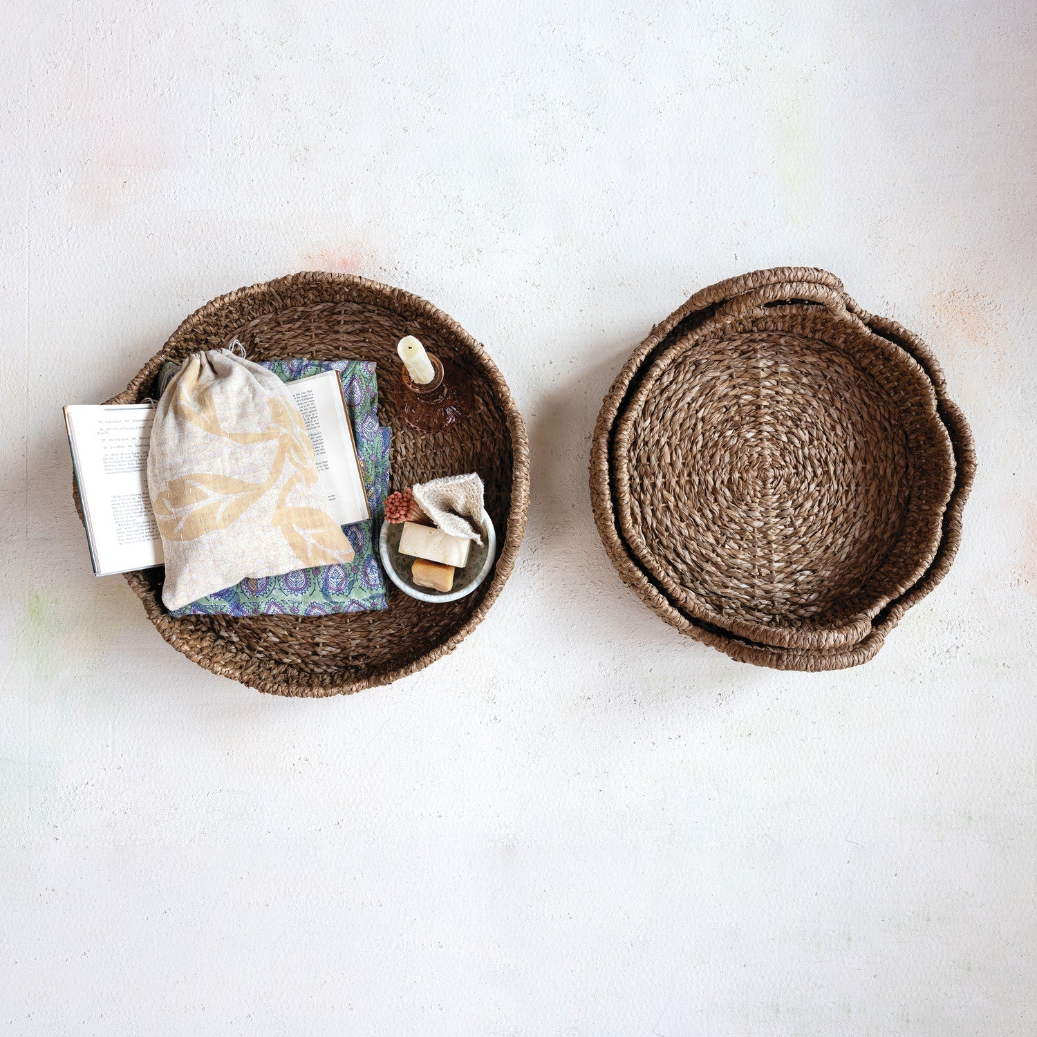 Braided Bankuan & Rattan Scalloped Tray with Handles - 3 Sizes