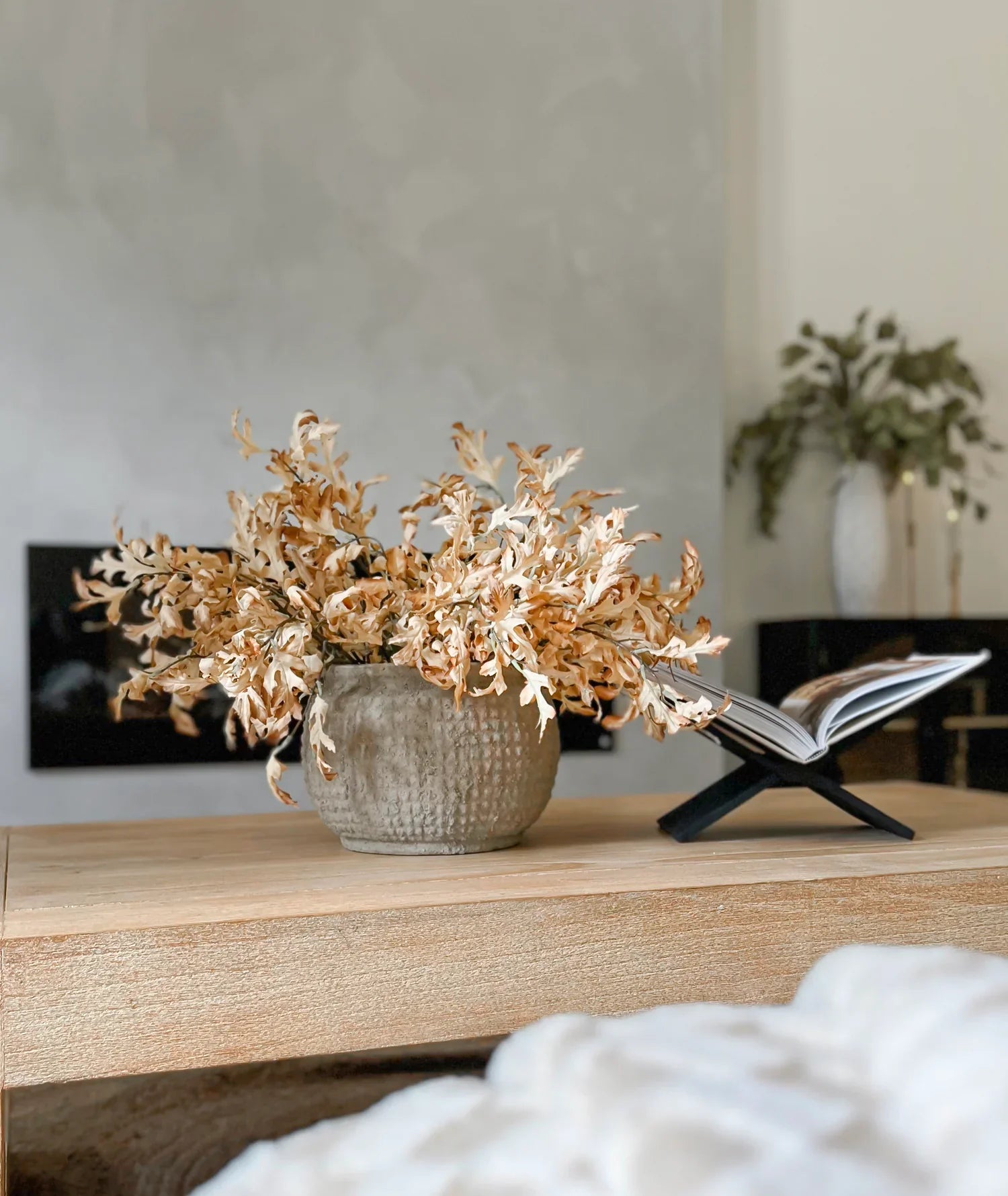 Black Wood Cookbook &amp; Coffee Table Book Holder Stand
