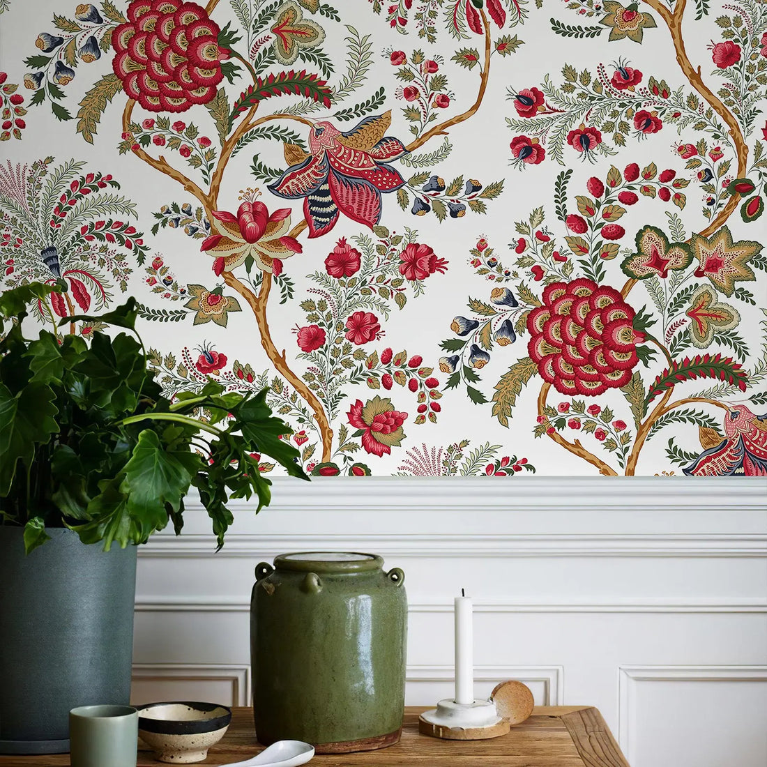 Vintage Floral Peel &amp; Stick Wallpaper in Red