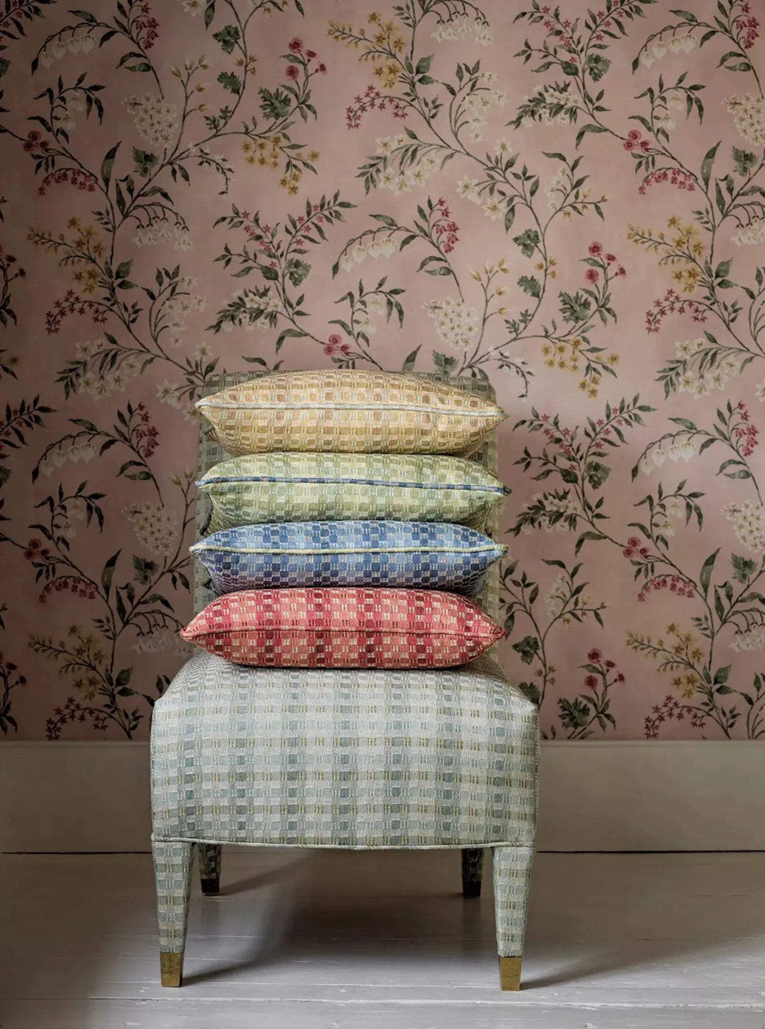 Almora Delicate Floral Wallpaper - Pink