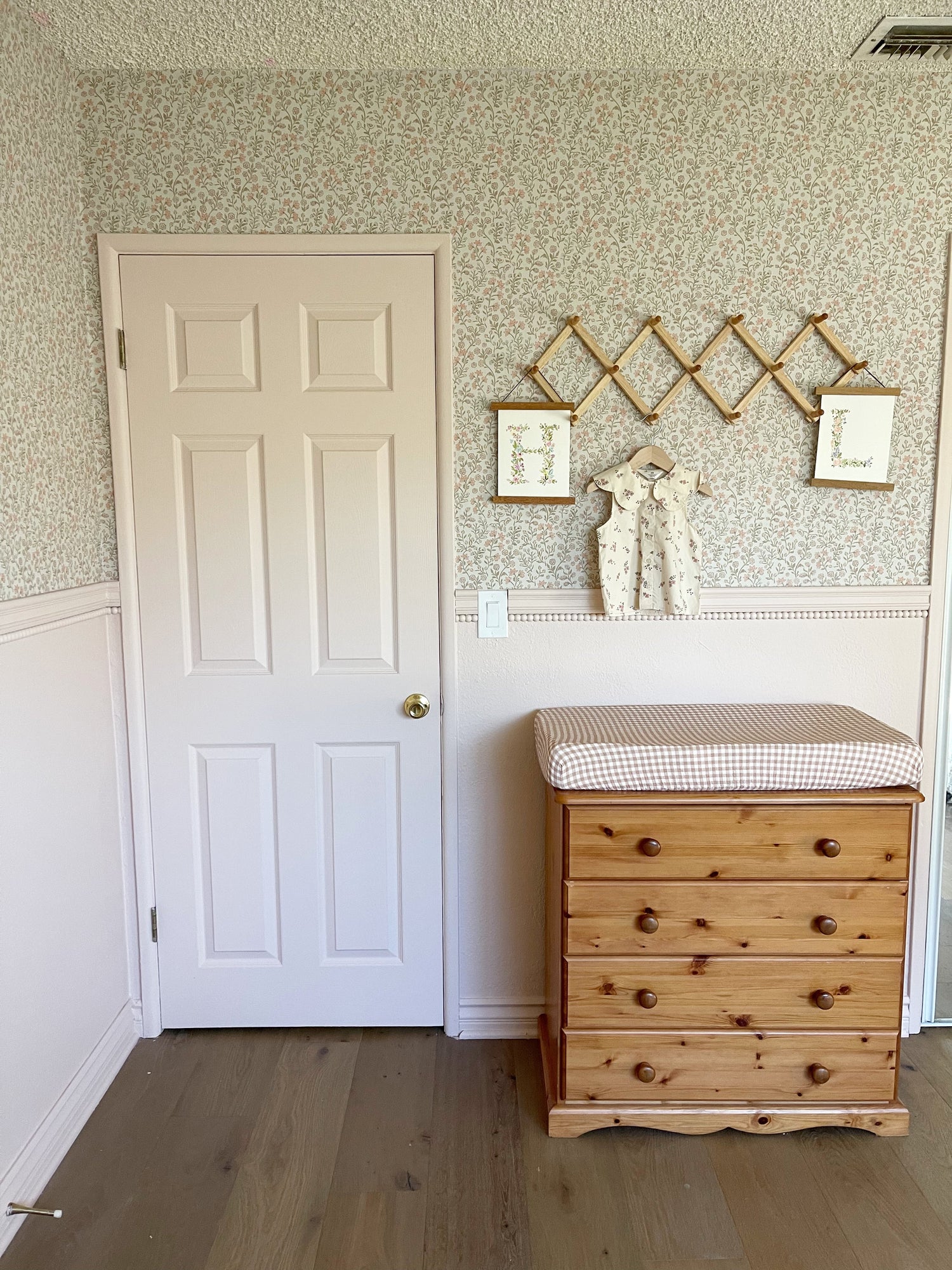 Penelope Wallpaper by Bloomery Decor