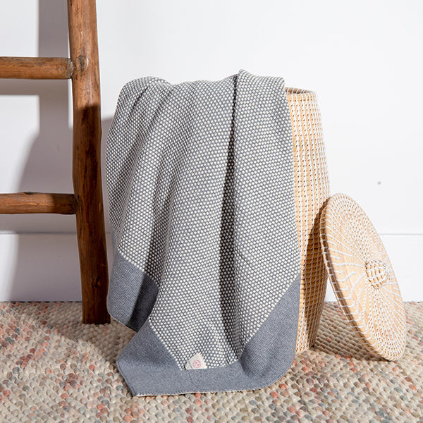 Eka Stipple Organic Cotton Throw Blanket