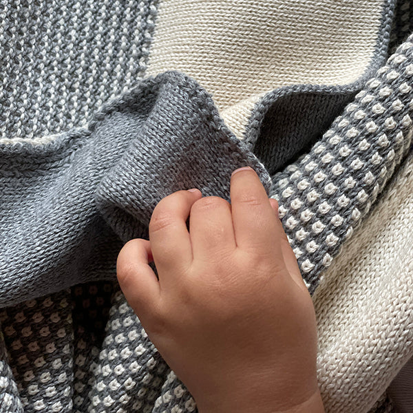 Eka Stipple Organic Cotton Throw Blanket