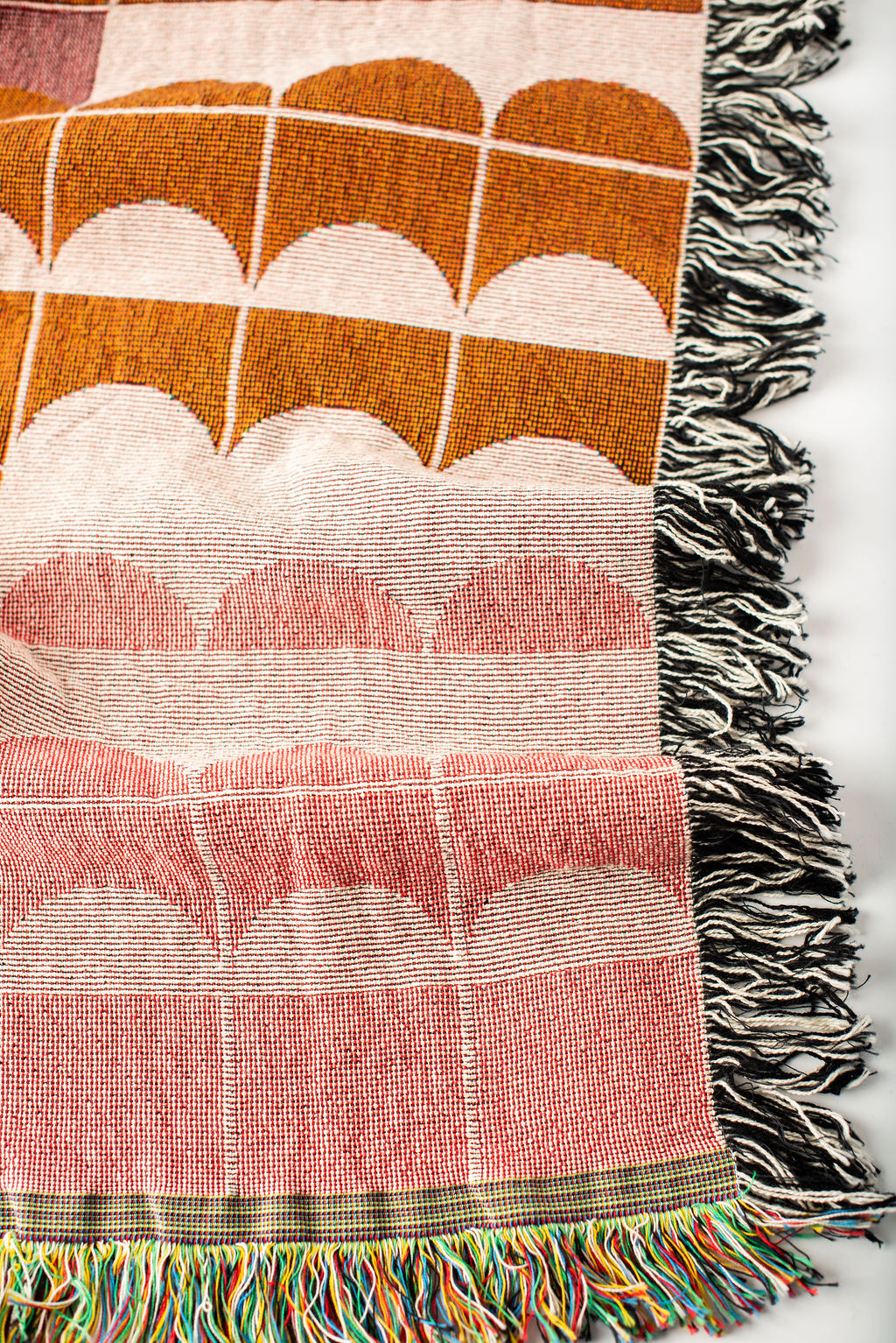 Pink/Orange/Brown Geometric Scallop Jacquard Woven Throw