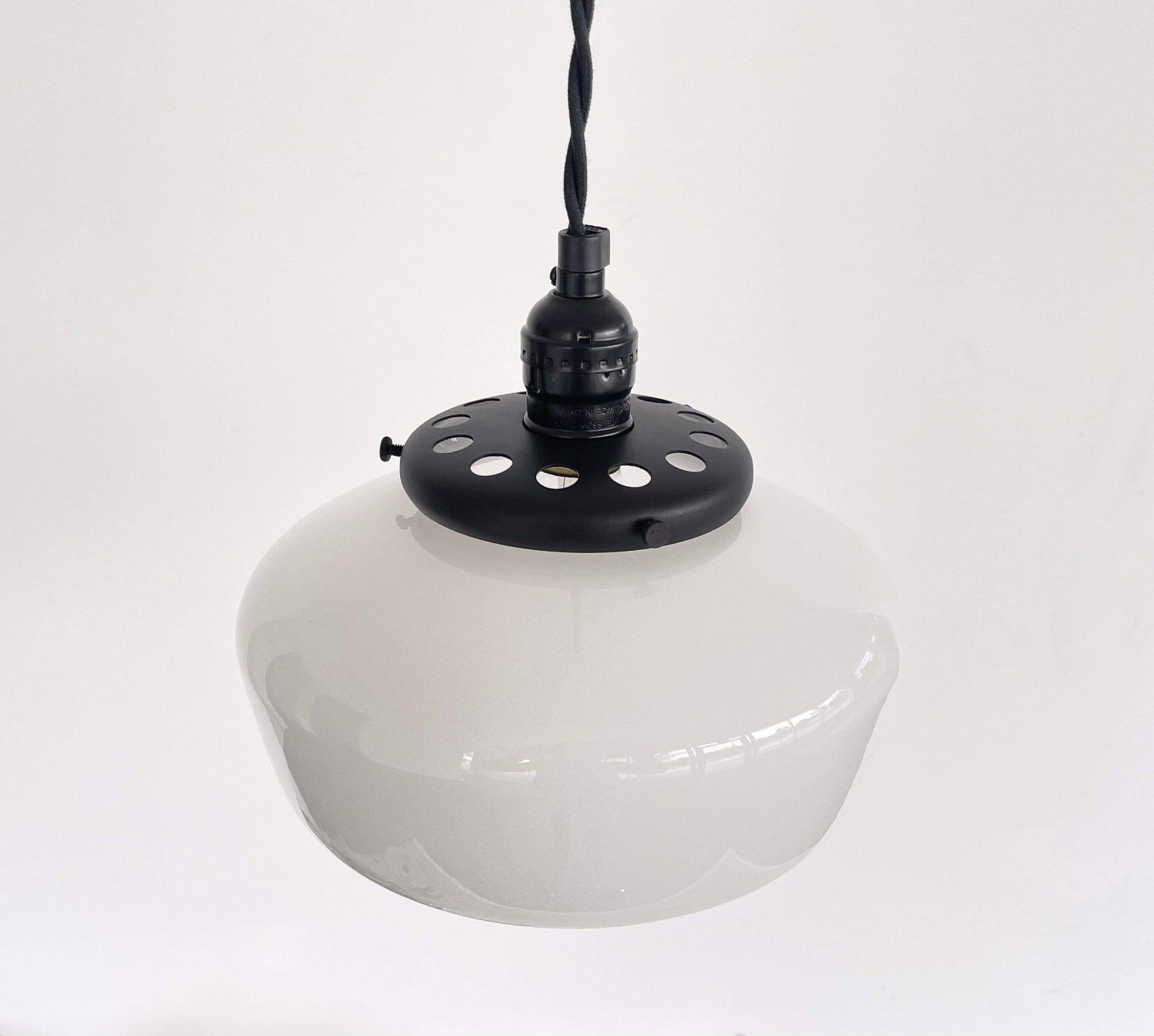 Schoolhouse Heritage Pendant Light - 9"