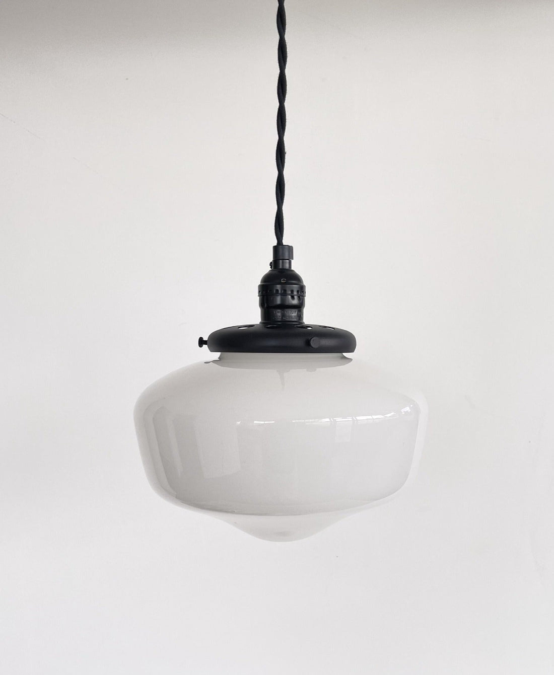 Schoolhouse Heritage Pendant Light - 9"